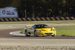 2400148-sports-car-ferrari-pirelli-p-zero-corsa-system_074e910a-b86d-4c39-b18d-92e3e95938d6