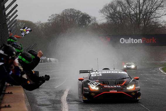 Lamborghini domina la prima tappa del British GT Championship ad Oulton Park
