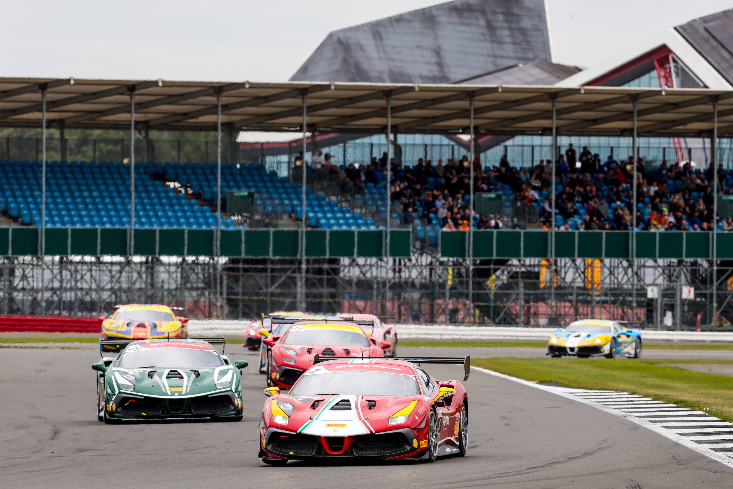 Ferrari Challenge UK – Yates festeggia il titolo con una vittoria. Rees campione nella Coppa Shell